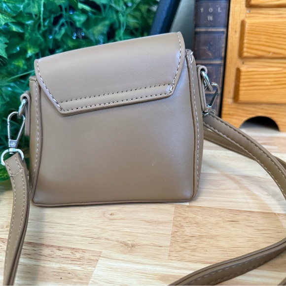 Smiley Face Mini Crossbody Bag Tan Faux Leather Cute Novelty Purse - Picture 3 of 10